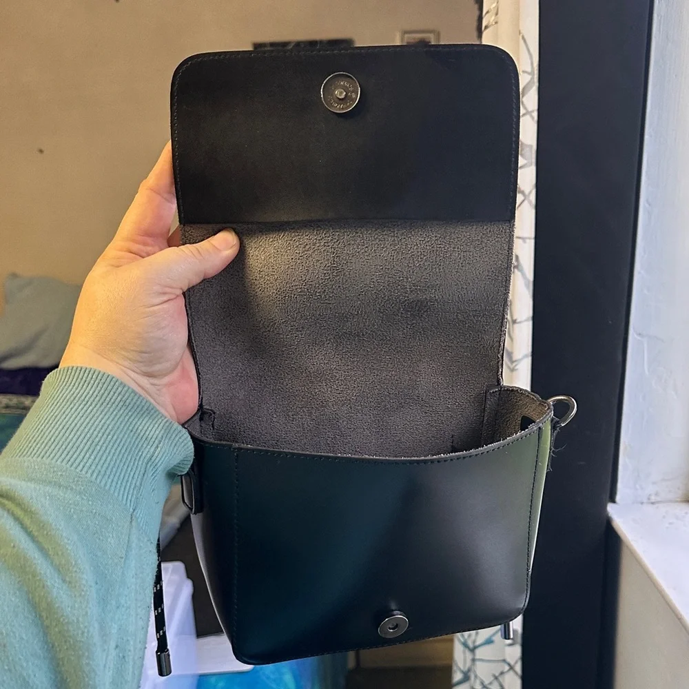 Claudia Casanova Black Crossbody Bag - Picture 6 of 14